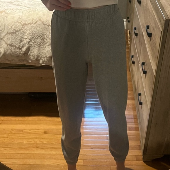 Aritzia sweatpants - Picture 9 of 9